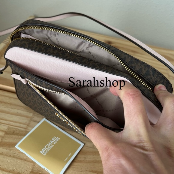 🌼Michael Kors Purse - Picture 10 of 15